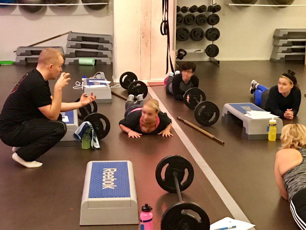 Jouni Korhonen valmentaa ryhmää