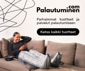 Parhaat tuotteet ja palvelut palautumiseen nainen ruskealla sohvalla kompressiolahkeet jaloissa.